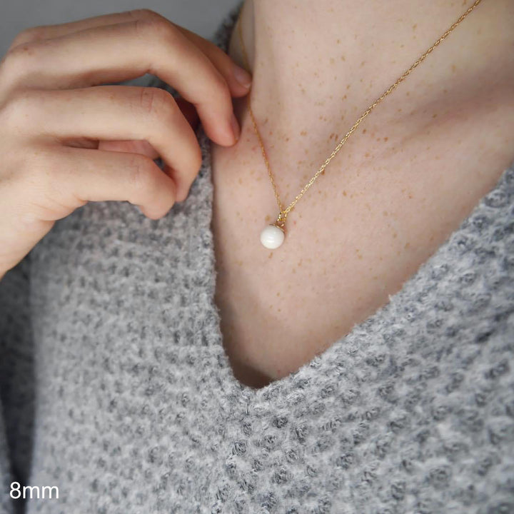 Feminine Pearl Necklace